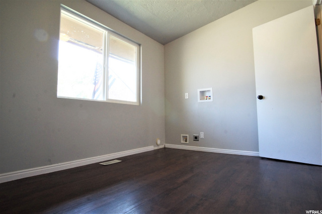 West Bedroom ( With Salon Sink Add-in Option)