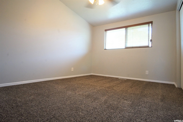 Master Bedroom (1of3)