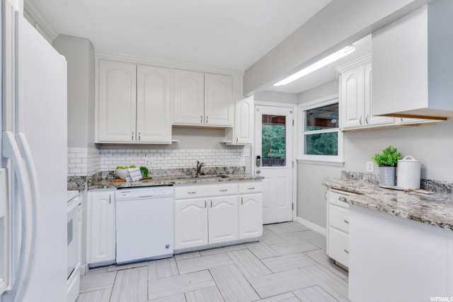 White kitchen with granite countertops