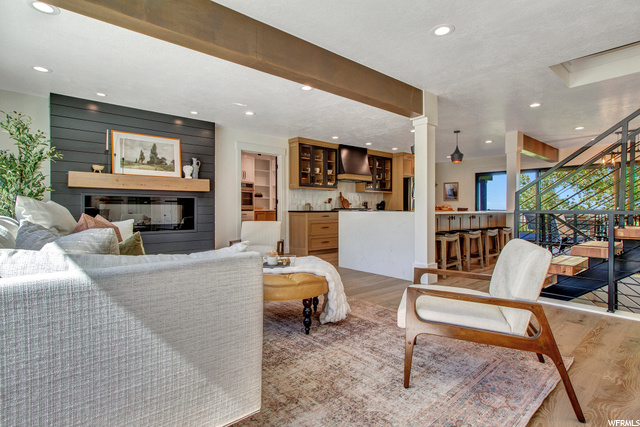 Living Room / Kitchen