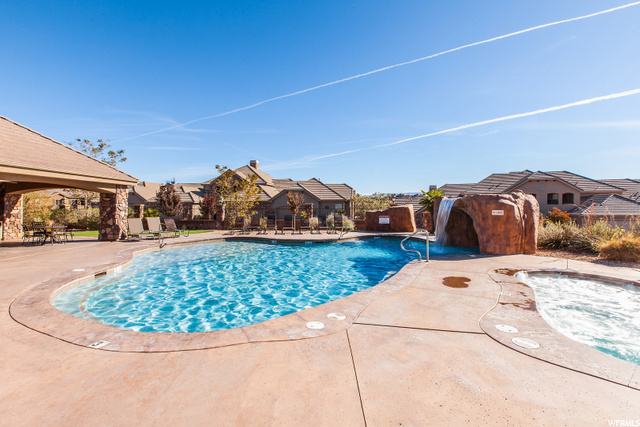 Coral Ridge Clubhouse - Upper Pool & Hot Tub