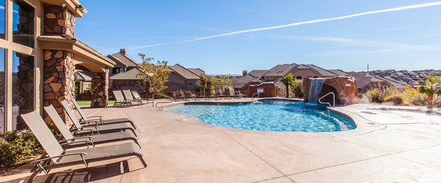 Coral Ridge Clubhouse - Upper Pool & Hot Tub