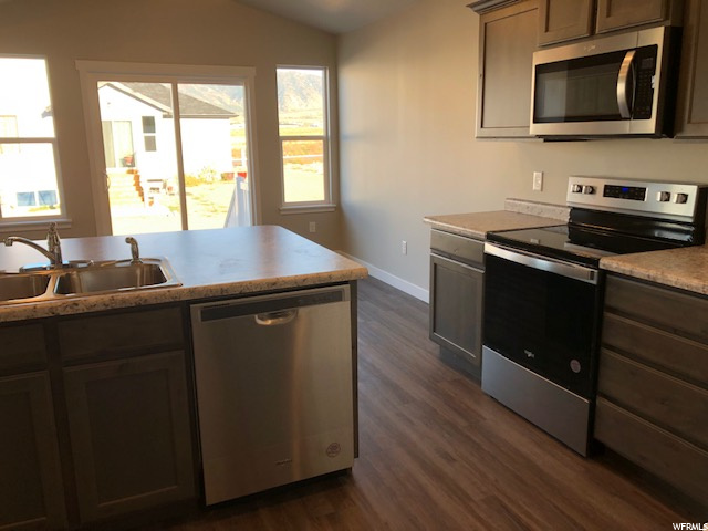 STAINLESS STEEL APPLIANCES