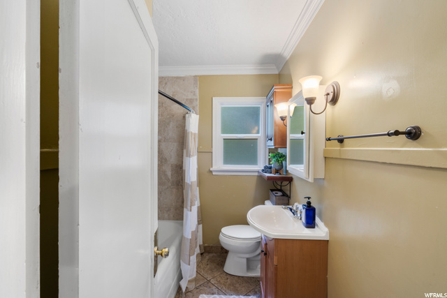 upstairs Full Bath