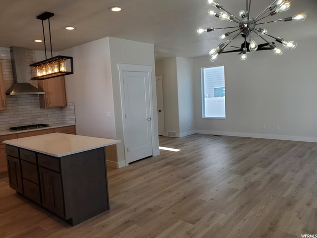 Kitchen & dining