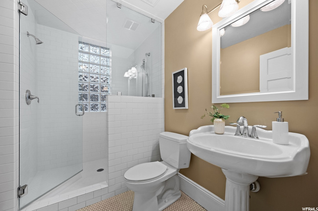 Main level 3/4 bath