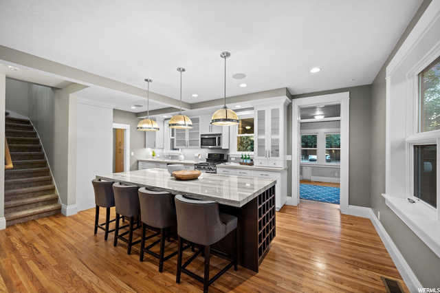 Kitchen with large island