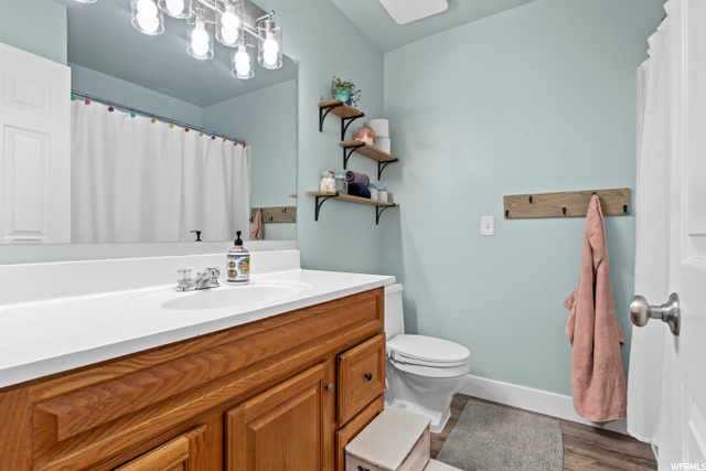 Bathroom - Main Floor