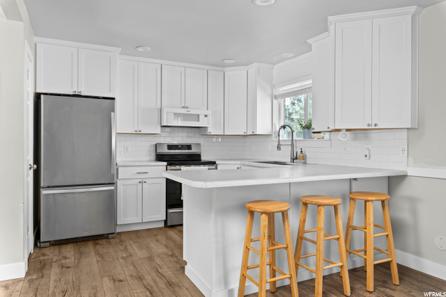 Kitchen w Bar