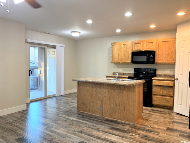 Clean & Bright Kitchen!