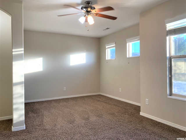 Large Master w/ Sitting Space!