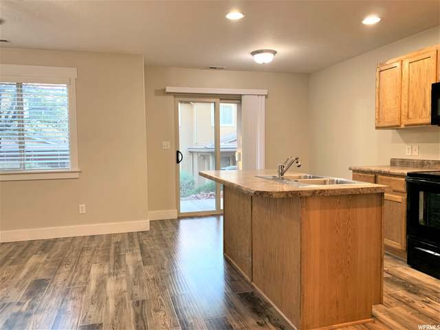 Clean & Bright Kitchen!