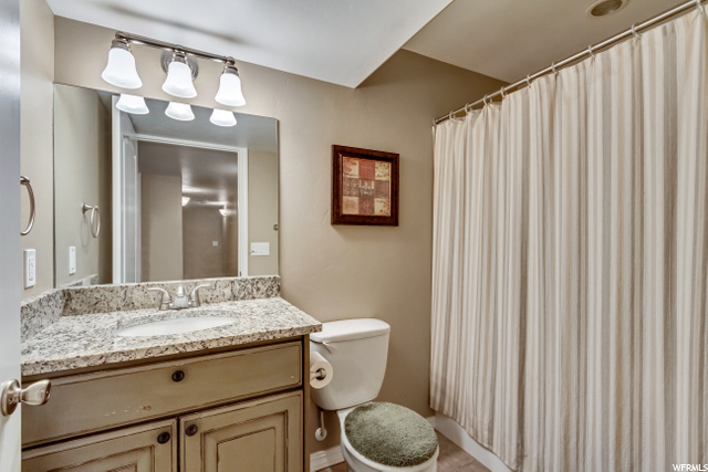 LOWER LEVEL FULL BATHROOM