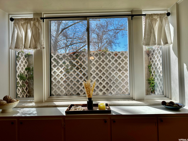 Close up window area w/built in storage