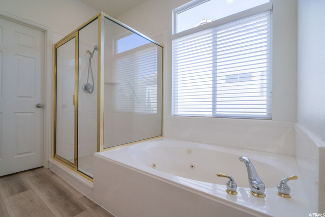Jetted Tub & Separate Shower