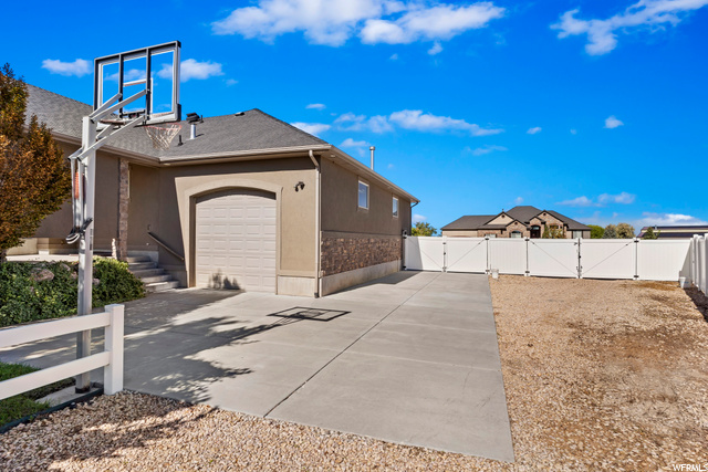 Gated RV pad