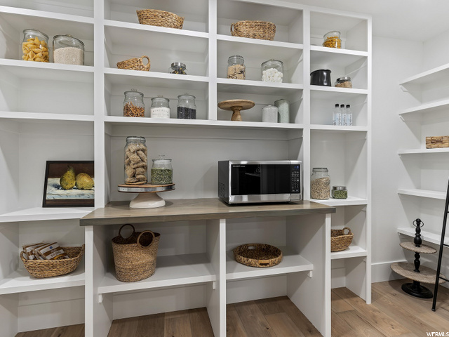Basement kitchen butlers pantry