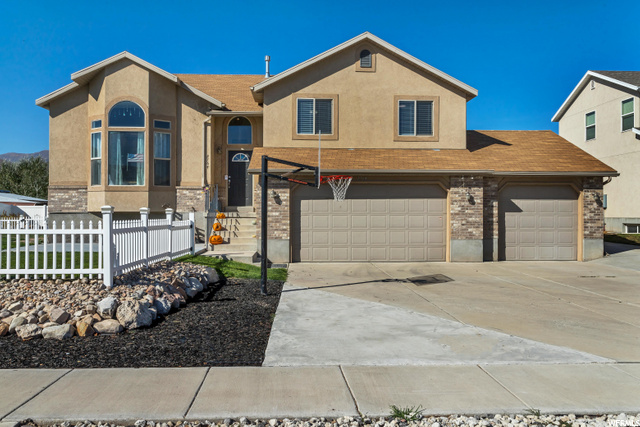 2764 S Fetzer Dr, Magna, UT 84044