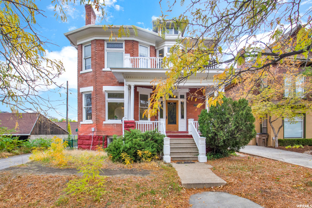 272 E 2ND AVE N