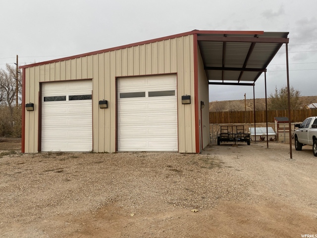 30\\\'x40\\\' shop w/ covered parking