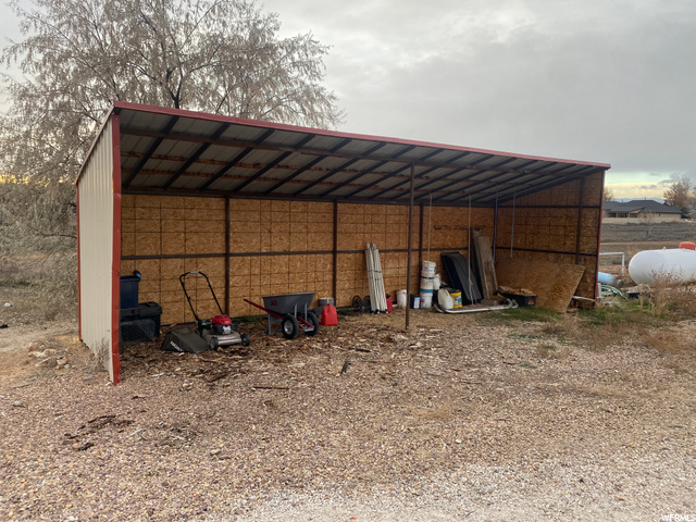lean-to shed