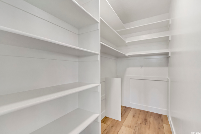 Walk in pantry