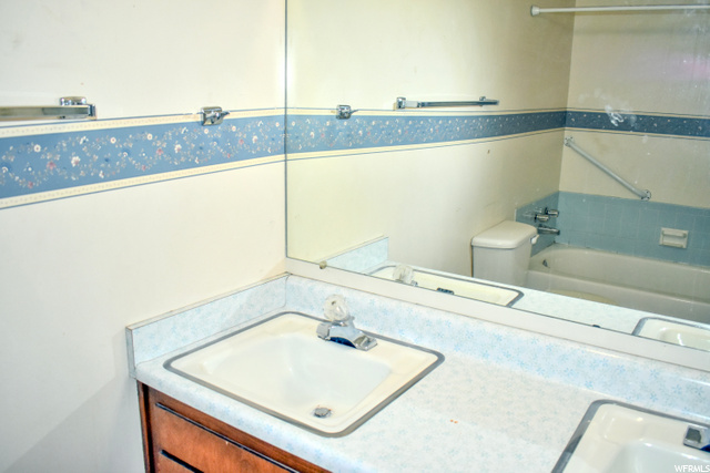 Upstairs Hall Bath