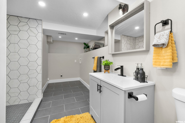Downstairs bathroom and laundry