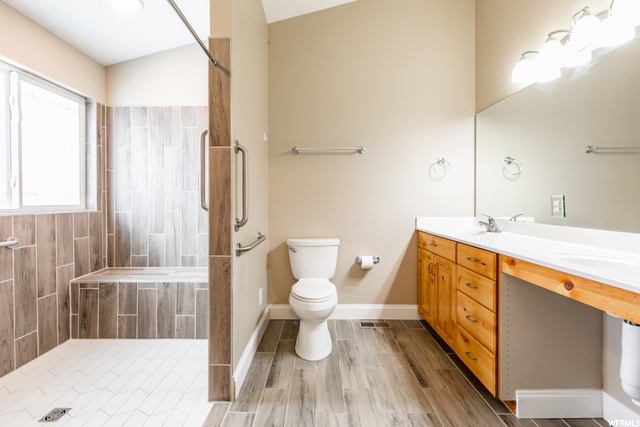Master Bedroom Bathroom