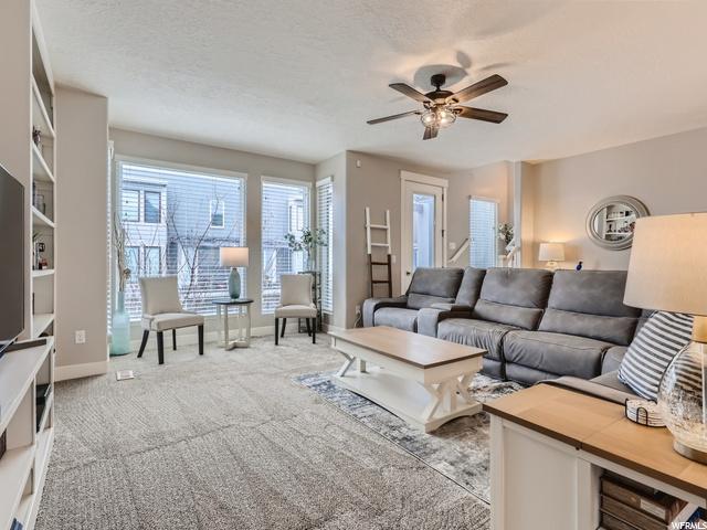 2nd floor living room