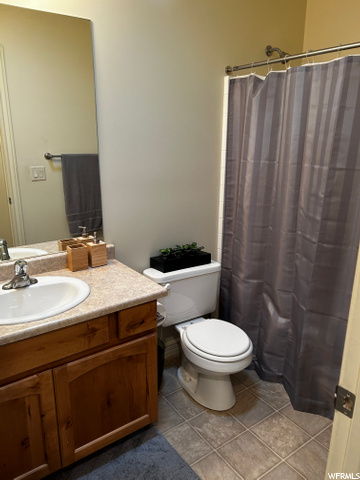 UPSTAIRS BATH 2