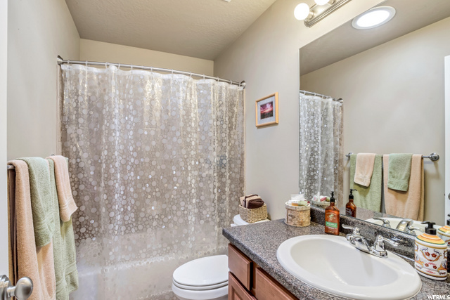 Upper guest bath