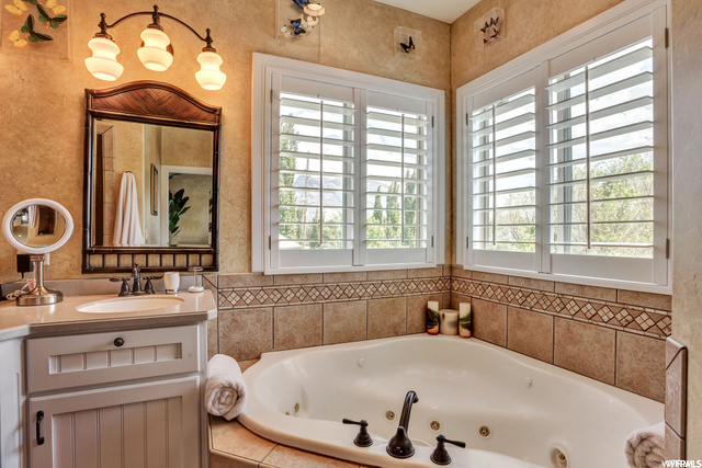 Master Bath Jetted Tub