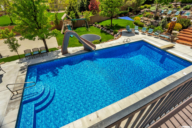 Large Pool w/ Slide & Diving Board