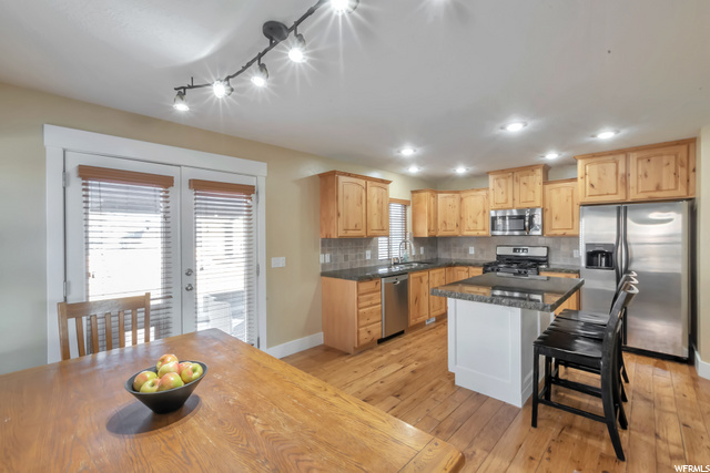Kitchen bar