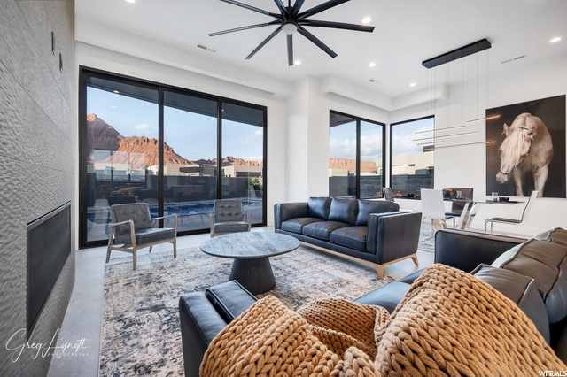 Living/Dining area- check out those red mountains!