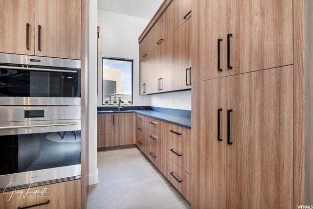 Kitchen pantry entrance
