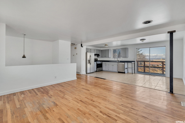 Open kitchen/living room