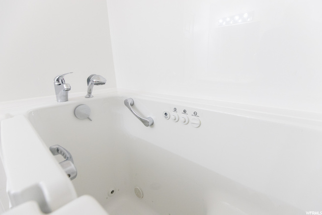 Jacuzzi Jetted walk in tub