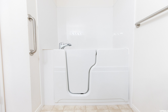 Jacuzzi Jetted walk in tub