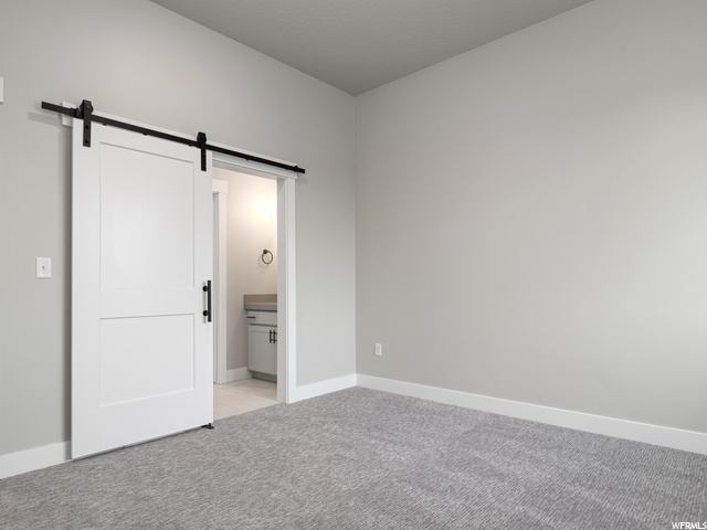 empty room with carpet
