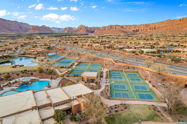 Aerial of Entrada pickleball courts