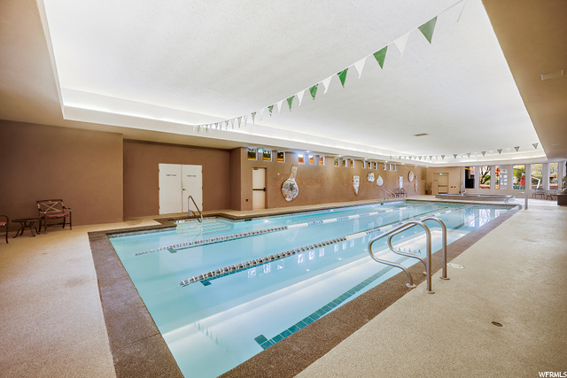 Entrada indoor pool