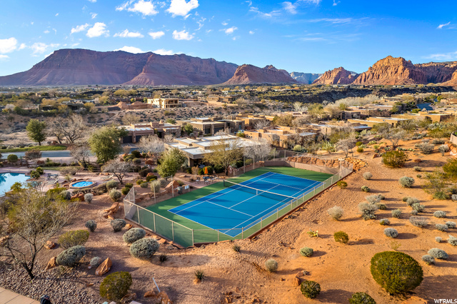 The Cliff's of Entrada tennis court
