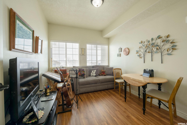 2nd bedroom used as office