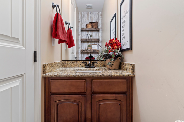 Main floor 1/2 bath.