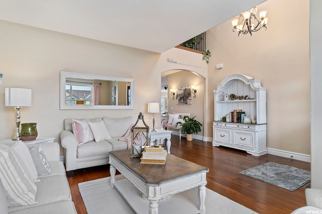 Spacious living room