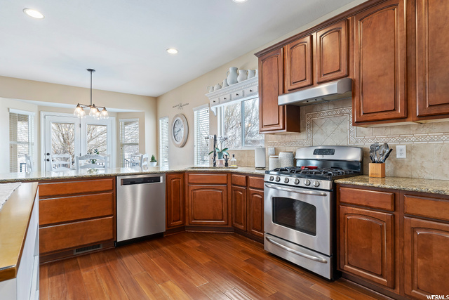 Cabinets are in pristine condition.
