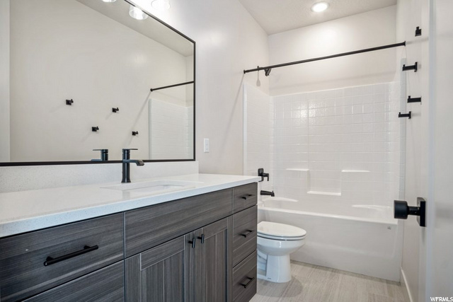 Main Full Bath