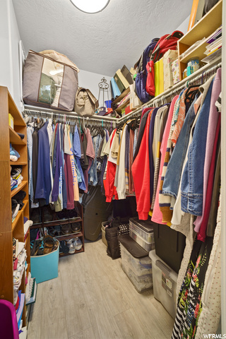 walk in master closet
